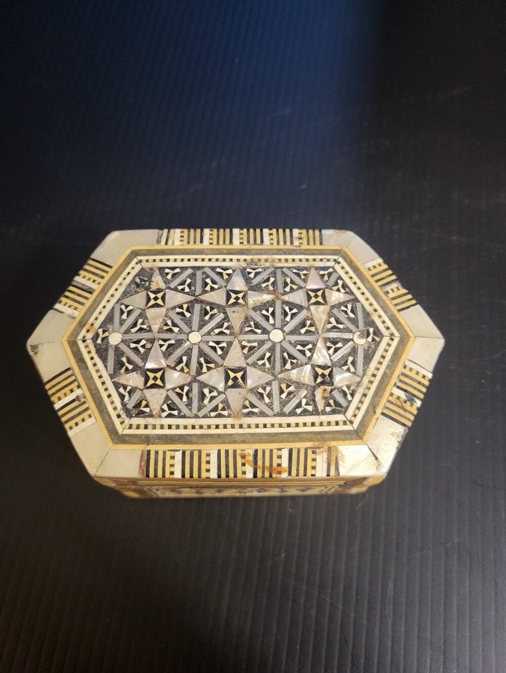 Vintage Mother of Pearl Inlaid Decorative Trinket Box -1615-1060